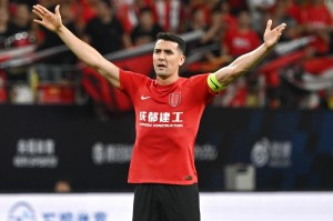 皇冠体育官网-西甲关键时刻再迎强敌，孟菲斯灰熊门线救险，主帅态度：质疑声仍在，控场能力受关注(马丁内斯阿森纳)